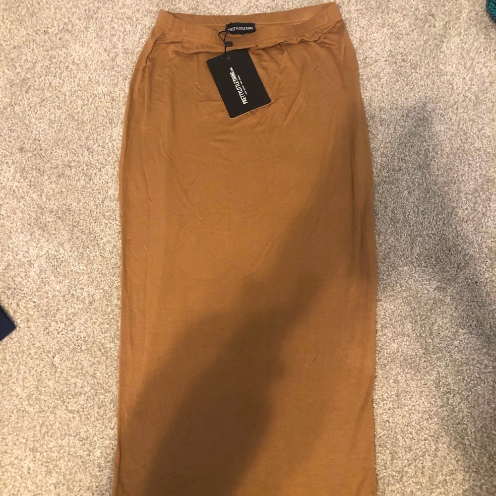 Pretty little thing Basic mid skirt